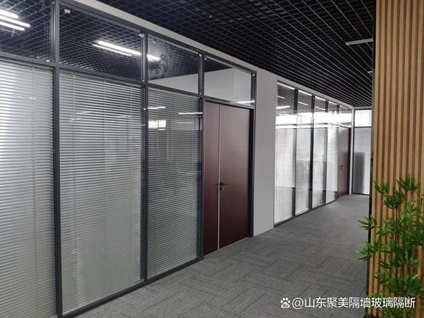 双玻百叶隔断 打造舒适办公空间的首选玻璃隔断产品